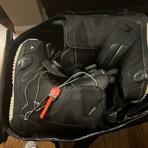 Burton photon step on size 10. Snowboard